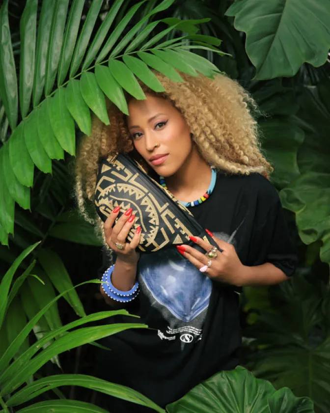 A.I.8 AFRICAN INTELLIGENCE PATH TO THE FUTURE II SAVVY CROSSBODY