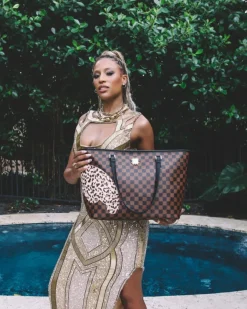 A.i.3 THE LEGACY TOTE