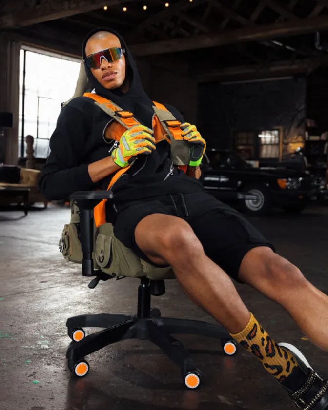 CALL OF DUTY READY FOR ACTION GAMING CHAIR
