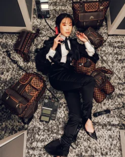 CHECKMATE ROYALE MESSENGER BRICK BAG