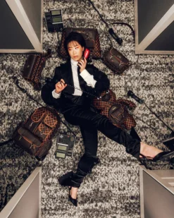 CHECKMATE ROYALE MESSENGER BRICK BAG