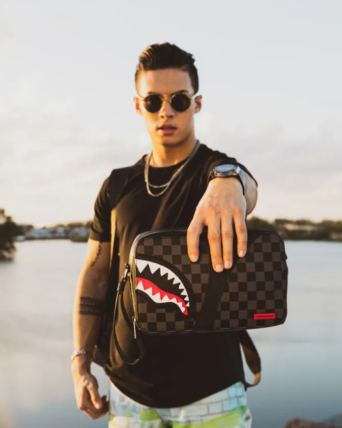 HENNY AIIR TO THE THRONE TOILETRY BAG