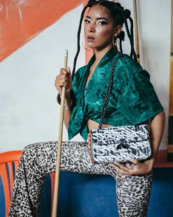 NIGHT NIGHT SHARKCHAIN HANDBAG