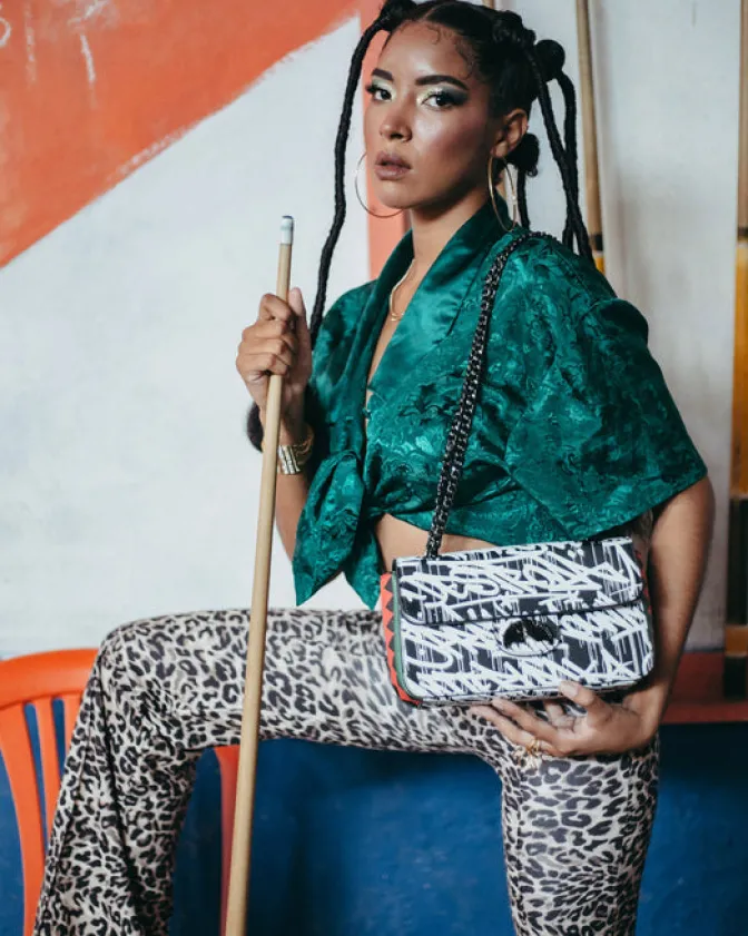 NIGHT NIGHT SHARKCHAIN HANDBAG