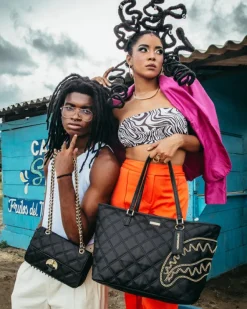 NOIR QUILT GOLD CHAIN SHARK HANDBAG