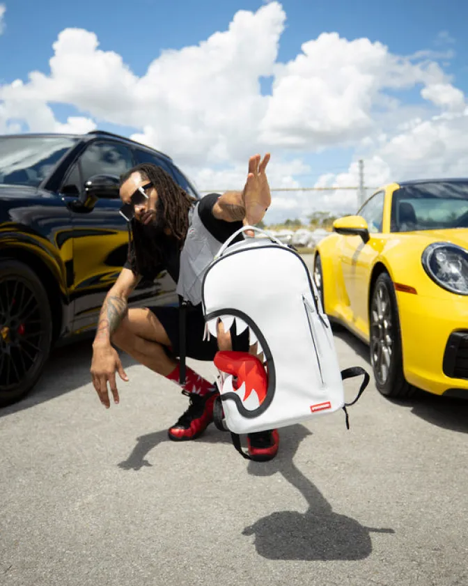 SCREAM SHARK ART PIECE BACKPACK (DLXV)