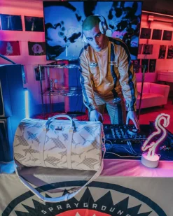 SHARK CHECK (WHITE) DUFFLE